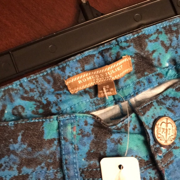 Romeo and Juliet Shorts - Picture 6 of 8